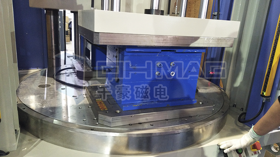 立式注塑機快速換模系統|千豪磁電